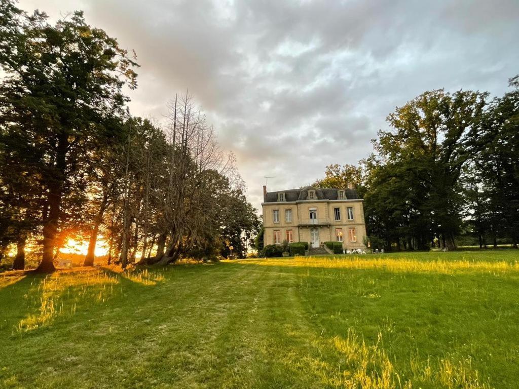 Chateau Du Grand Lucay Bourbon-lʼArchambault Exteriér fotografie
